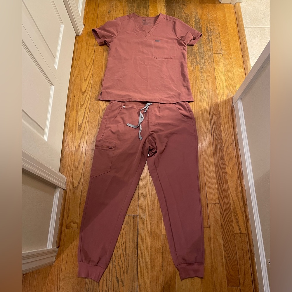 Figs Scrubs. Classic top with Zamora joggers.
